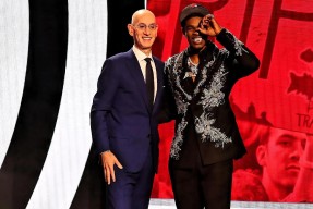 九游-NBA总决赛转会期走向成谜；波特兰开拓者复出首秀；更衣室稳定；更衣室氛围转暖的简单介绍-九游